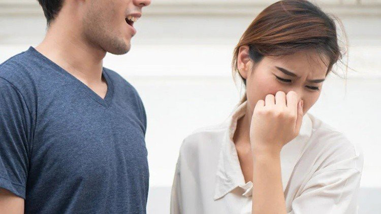 Hơi thở có mùi hôi thối: Nguyên nhân và cách khắc phục