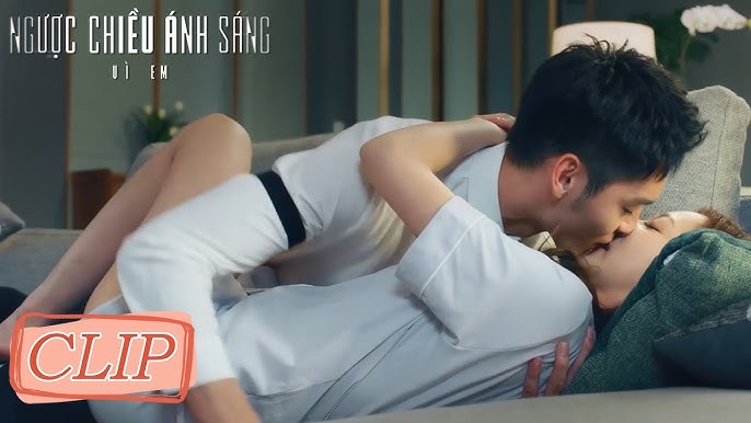 Hôn nhau đắm đuối không ngừng