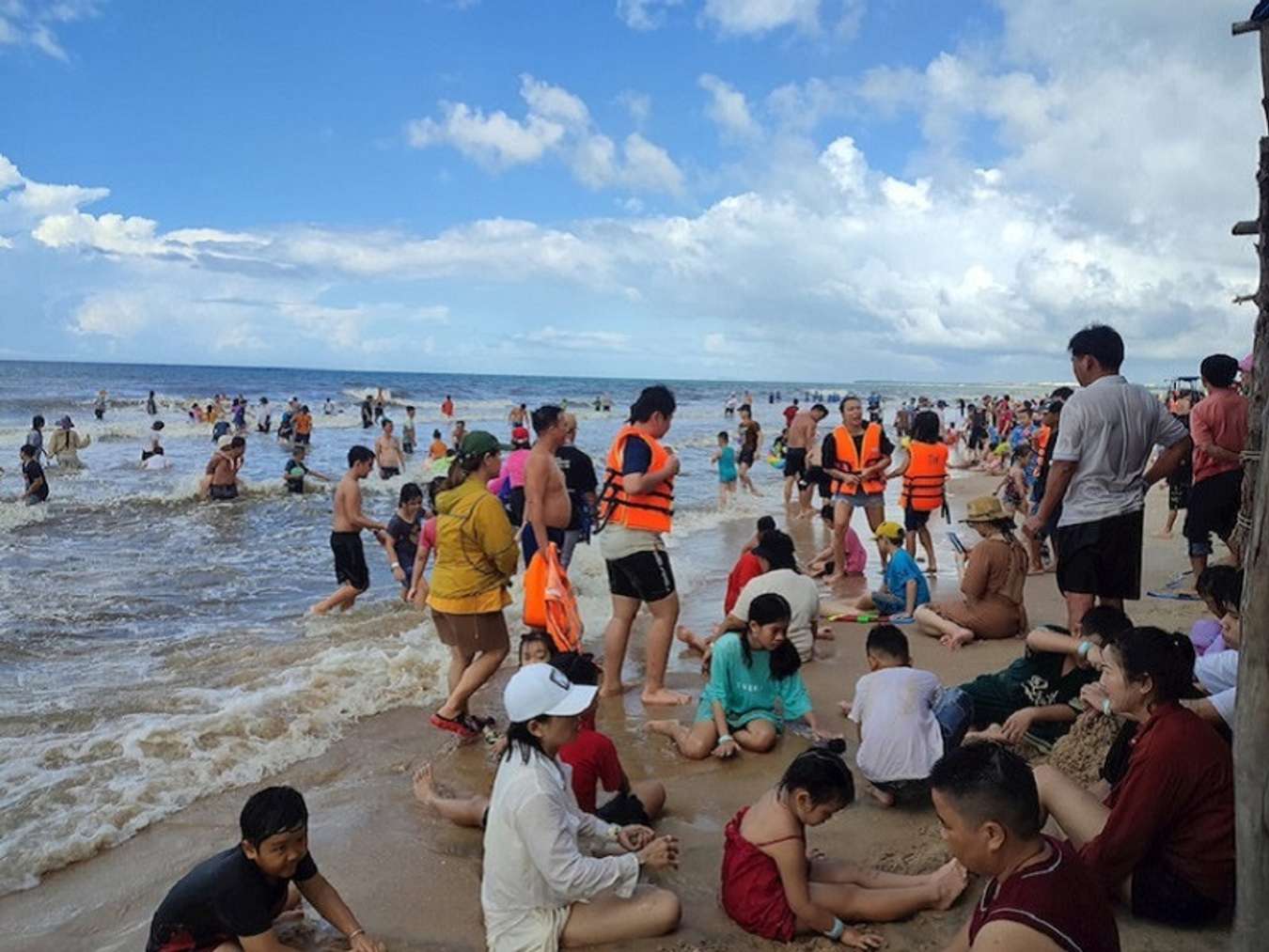 Bãi tắm Cam Bình: Thiên đường nghỉ dưỡng bình yên giữa lòng thiên nhiên Gallery 2
