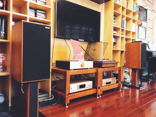 Kệ Để Loa Đẹp - Giải Pháp Hoàn Hảo Cho Hệ Thống Âm Thanh Của Bạn