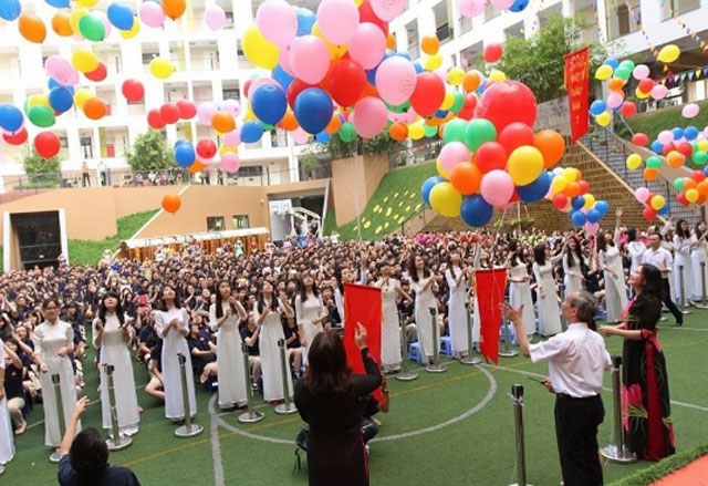 Khai giảng có cần mang cặp không?