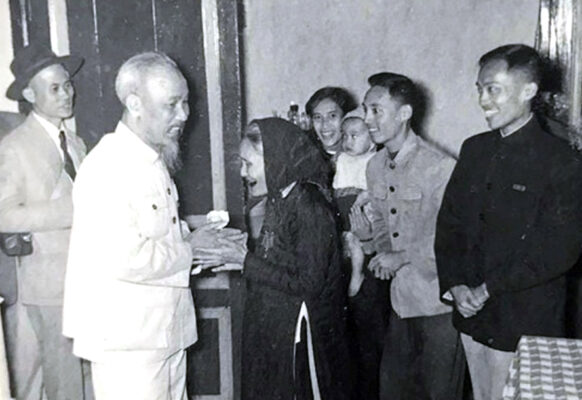 Cuộc Đời và Sự Nghiệp Vĩ Đại của Chủ Tịch Hồ Chí Minh Gallery 1