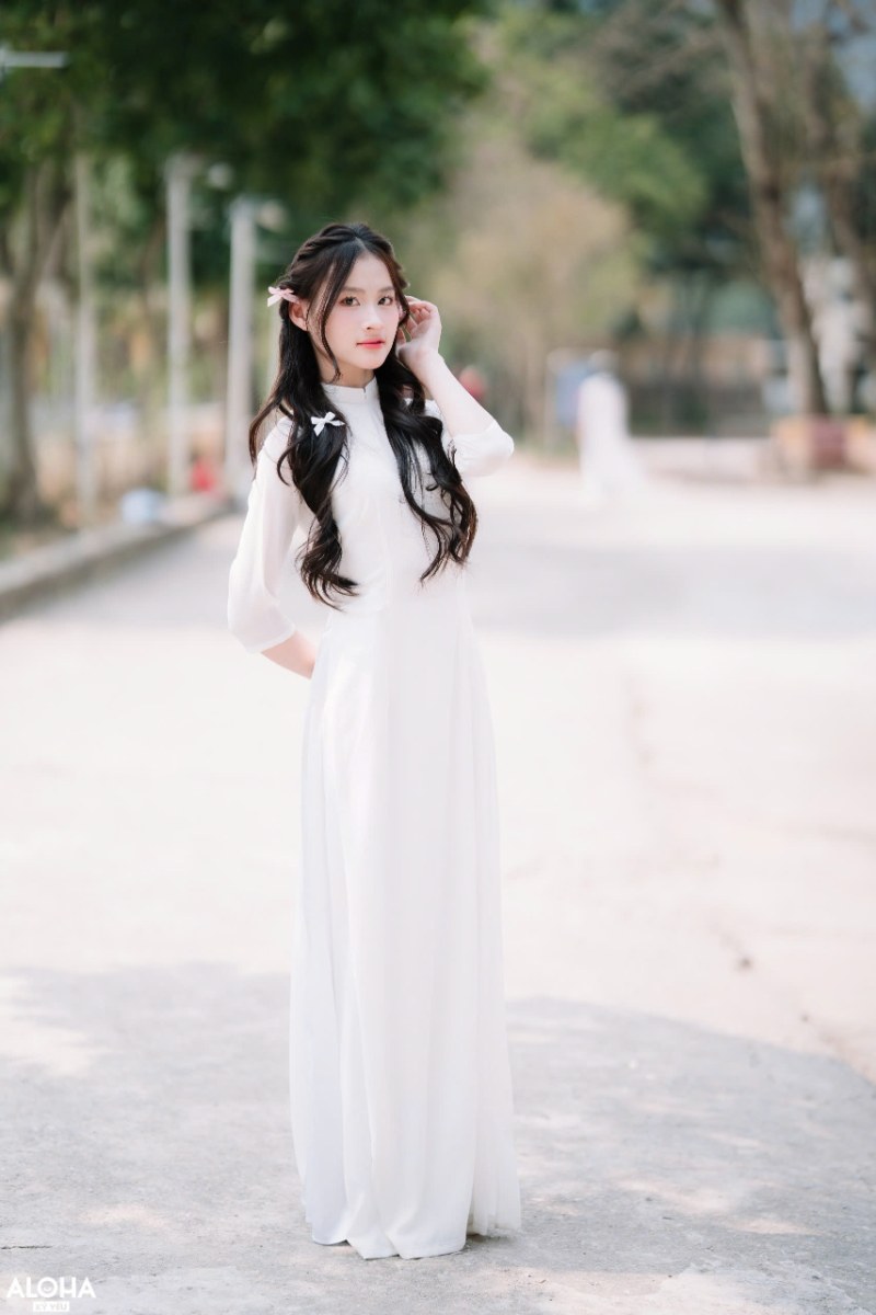 Tạo Dáng Với Áo Dài Trắng Học Sinh Gallery 2