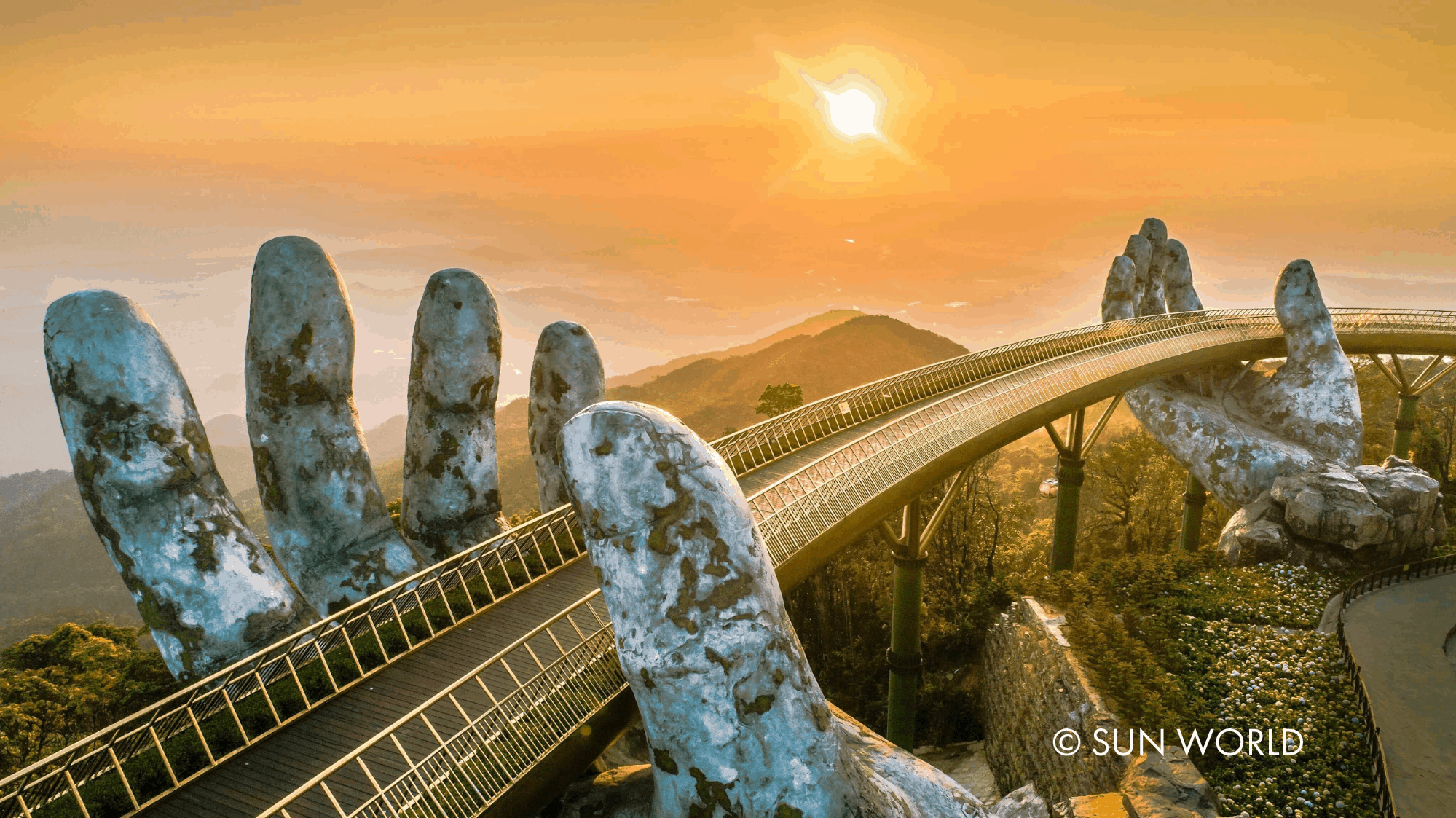Cầu Bàn Tay Bà Nà Hill Gallery 1