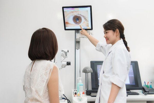 Mắt Nhìn Thấy Màu Vàng: Nguyên Nhân Và Cách Xử Lý Gallery 2
