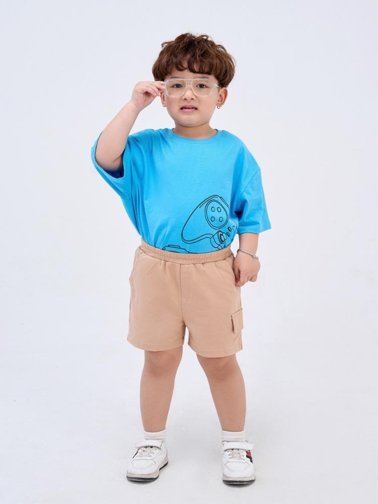 Khi nhỏ em mặc áo xanh