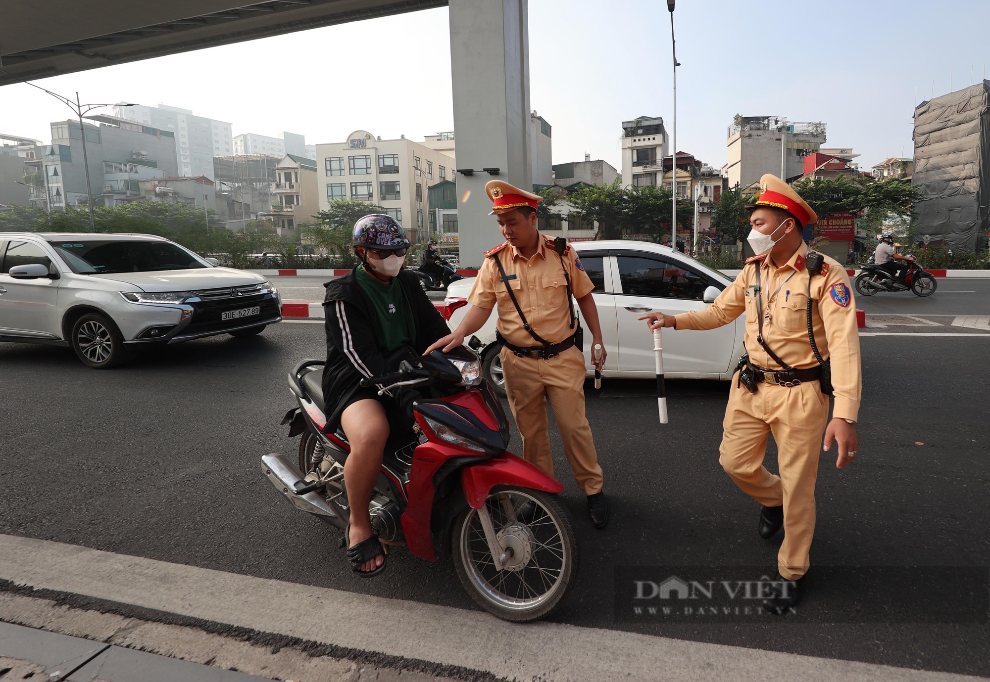 Không có gương chiếu hậu bên trái phạt bao nhiêu? Gallery 2