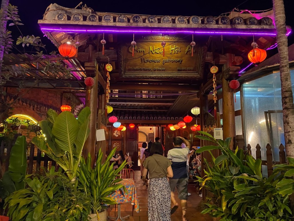 Nhà hàng Quê Hương Quy Nhơn - Hương vị quê nhà giữa lòng thành phố Gallery 1