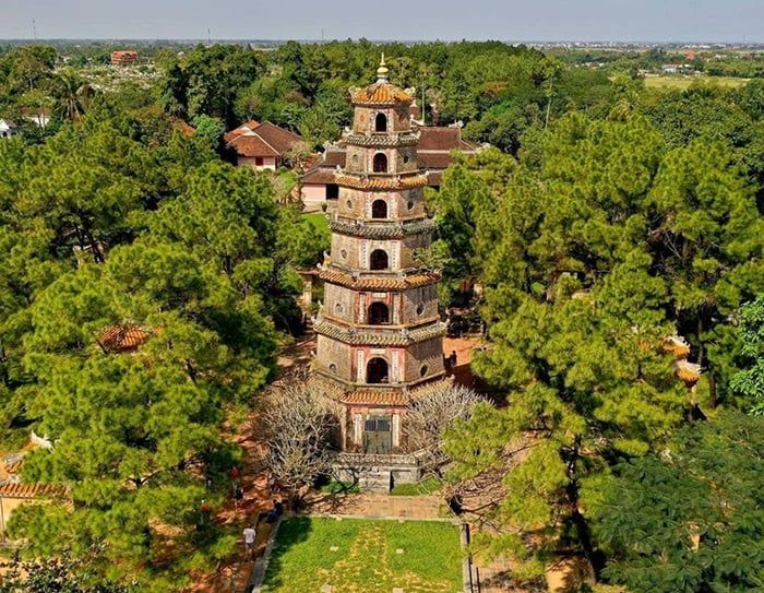 Chùa Thiên Mụ - Ngôi Chùa Cổ Kính Trên Đồi Hà Khê Gallery 2