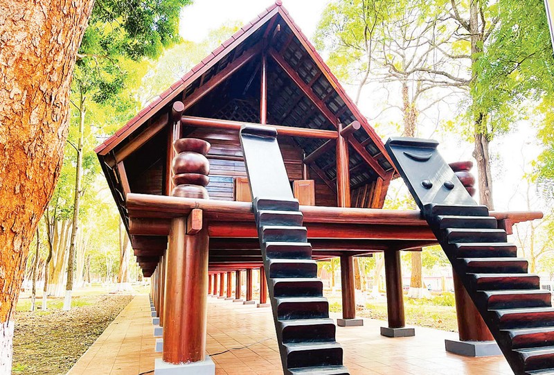 Nhà sàn Ê Đê: Kiến trúc độc đáo của người Ê Đê Gallery 1