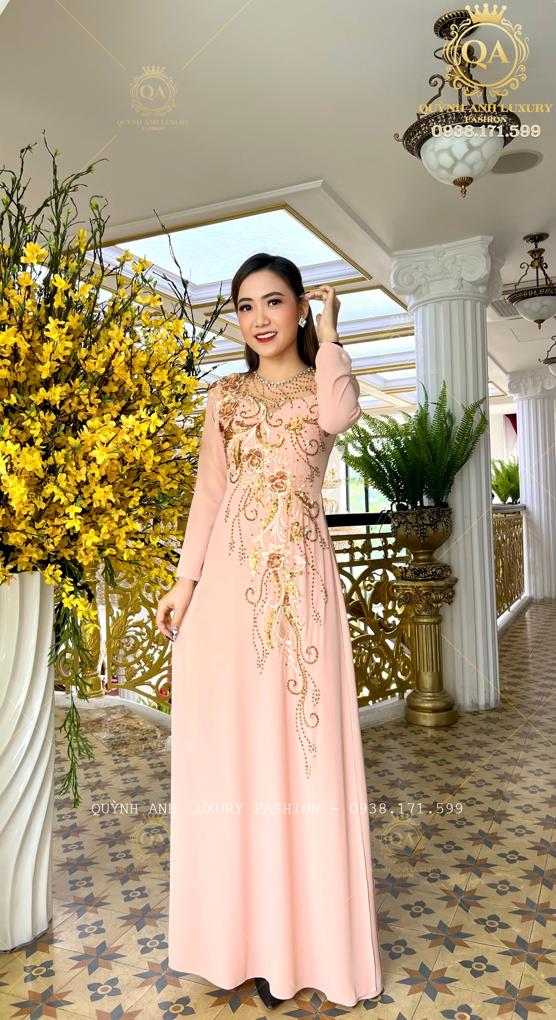 Mẫu Áo Dài Tuổi 40: Sang Trọng, Thanh Lịch và Gợi Cảm Gallery 2