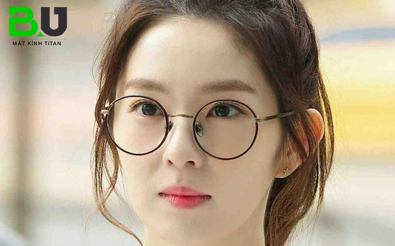 Kính Gọng Tròn Nữ Hàn Quốc: Thời Trang & Cá Tính