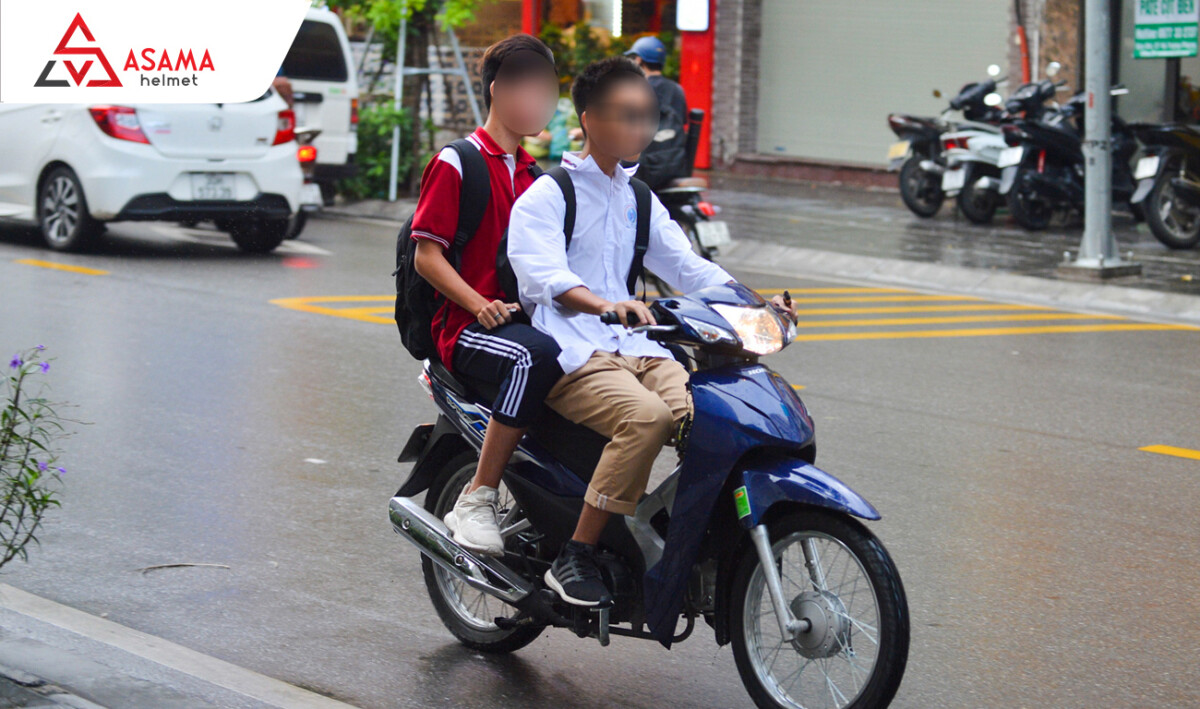 Không đội mũ bảo hiểm phạt bao nhiêu?