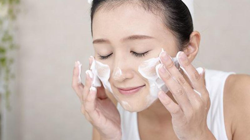 Có làn da đẹp, khỏe mạnh là mơ ước của rất nhiều người. Để đạt được điều đó, bạn cần phải hiểu rõ về làn da của mình và chăm sóc nó đúng cách. Bài viết này sẽ chia sẻ những bí quyết giúp bạn có làn da đẹp, mịn màng và tràn đầy sức sống. Gallery 1