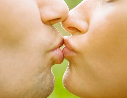 Hôn nhau có bị HIV không? Gallery 1