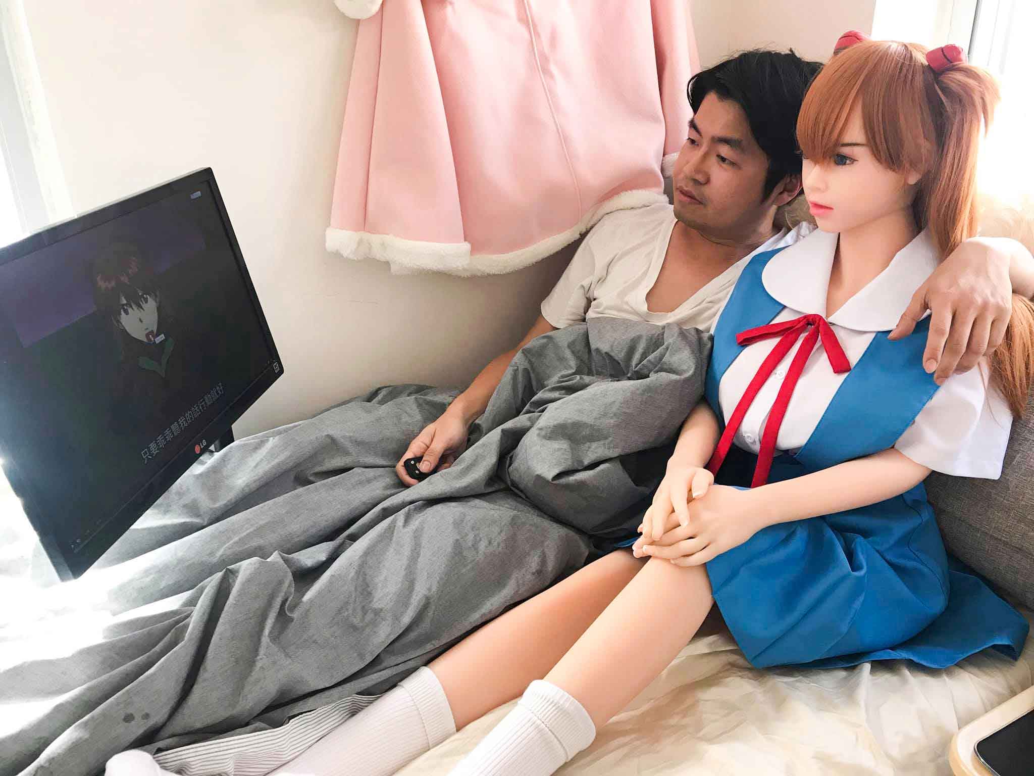 Làm Tình Với Búp Bê Tình Dục