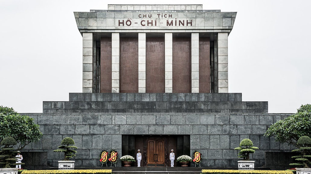 Bác Hồ nằm trong Lăng Gallery 1