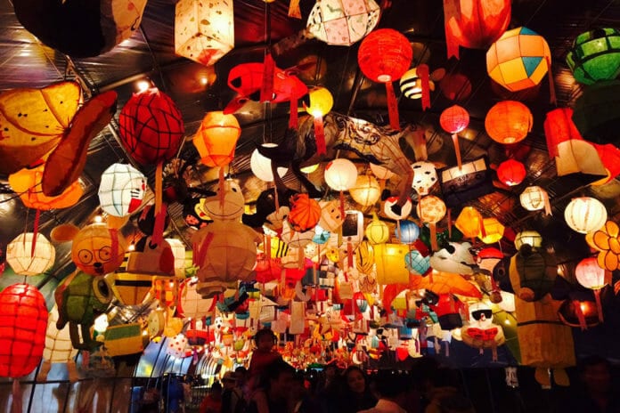 Lễ Hội Đèn Lồng Rực Rỡ Quê Tôi Gallery 2