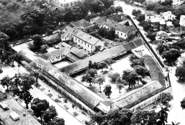 Khu Di Tích Hoả Lò: Địa Ngục Trên Đất, Nơi Lưu Giữ Lịch Sử Bi Thương Gallery 1