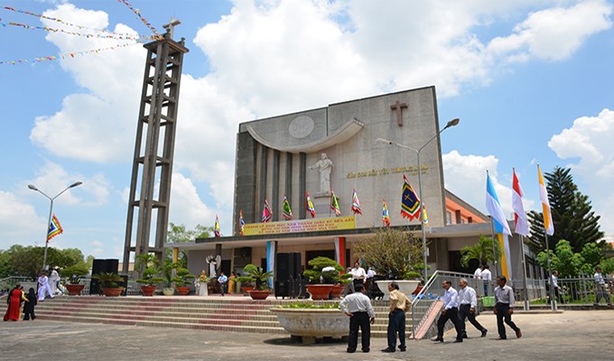 Nhà Thờ Bến Sắn - Địa Điểm Tâm Linh Nổi Tiếng Gallery 1