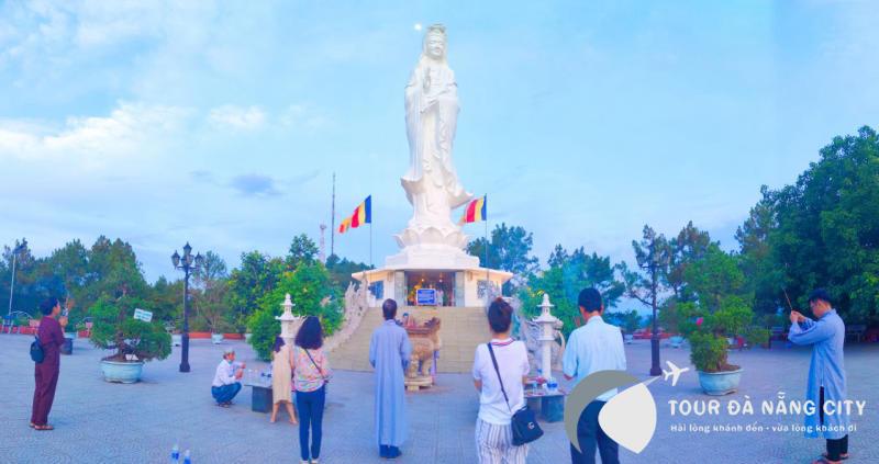 Chùa Phật Đứng Huế - Kiến Trúc Độc Đáo Giữa Lòng Huế Gallery 1