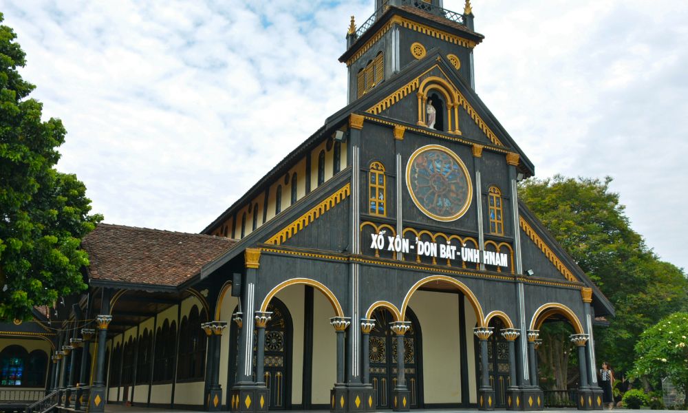 Nhà Thờ Gỗ Măng Đen: Kiệt Tác Kiến Trúc Từ Gỗ Gallery 1