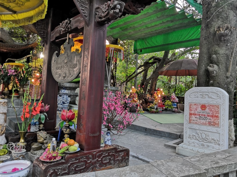 Miếu Đầm Thờ Ai? Gallery 1