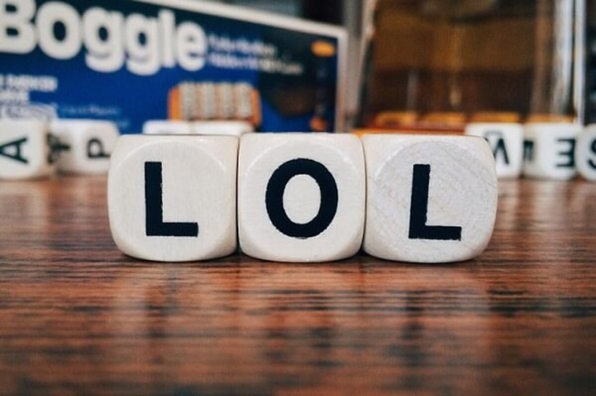 LOL là viết tắt của chữ gì? Gallery 2