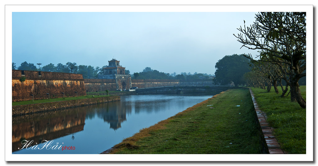 Long Lanh Đáy Nước In Trời