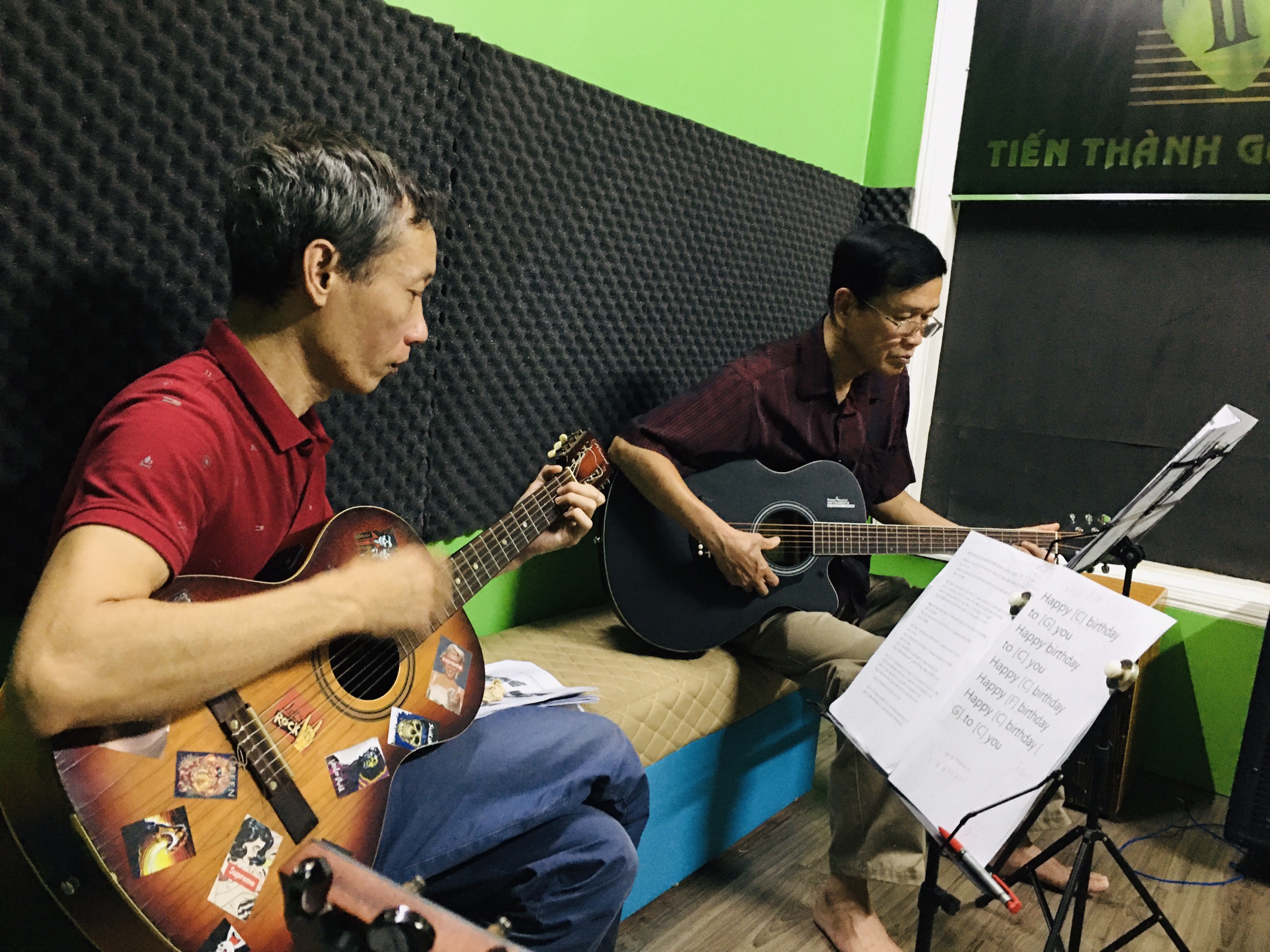 Lớp Học Guitar Cho Người Lớn Hà Nội