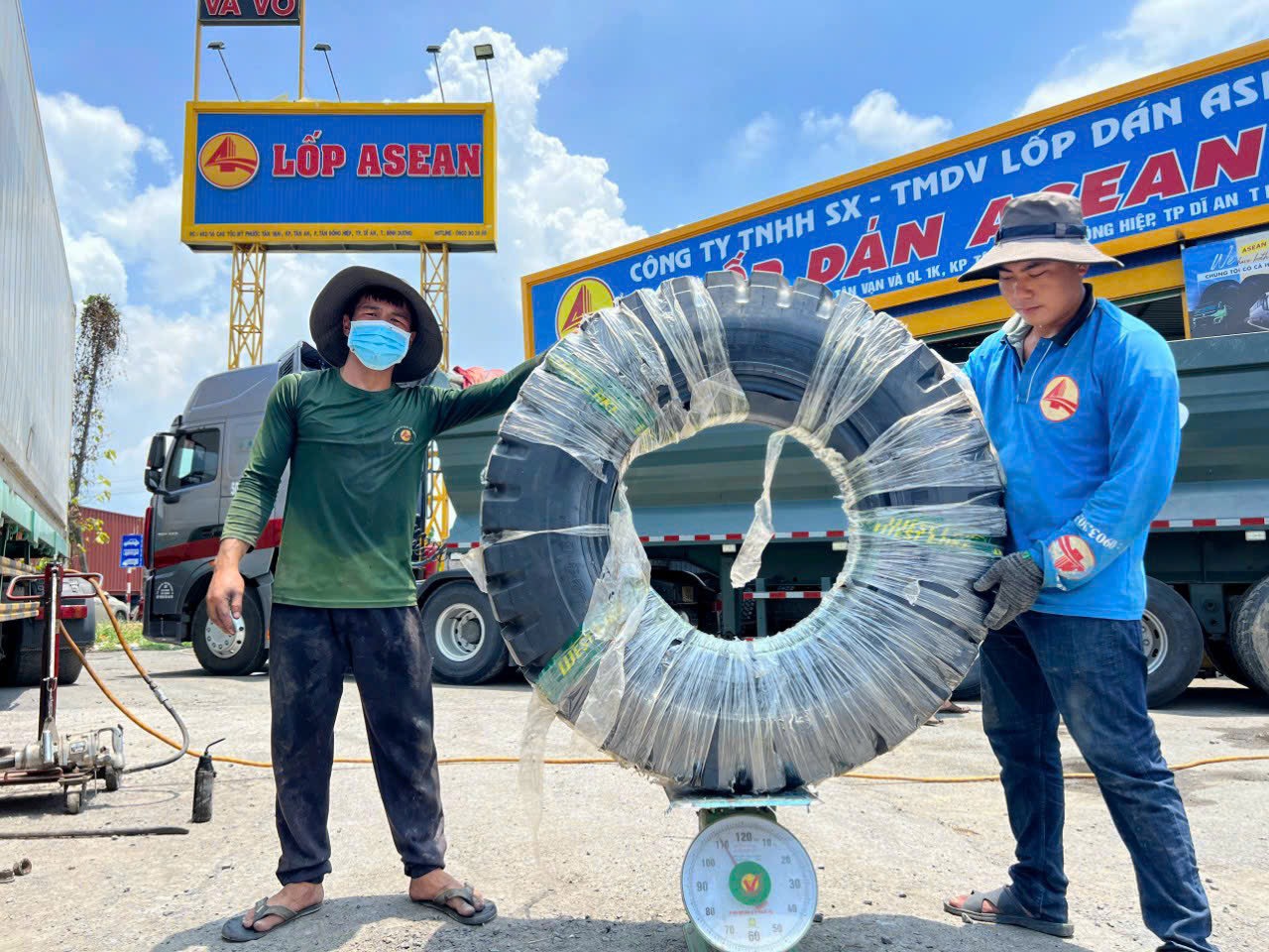 Lốp xe tải nặng bao nhiêu kg?