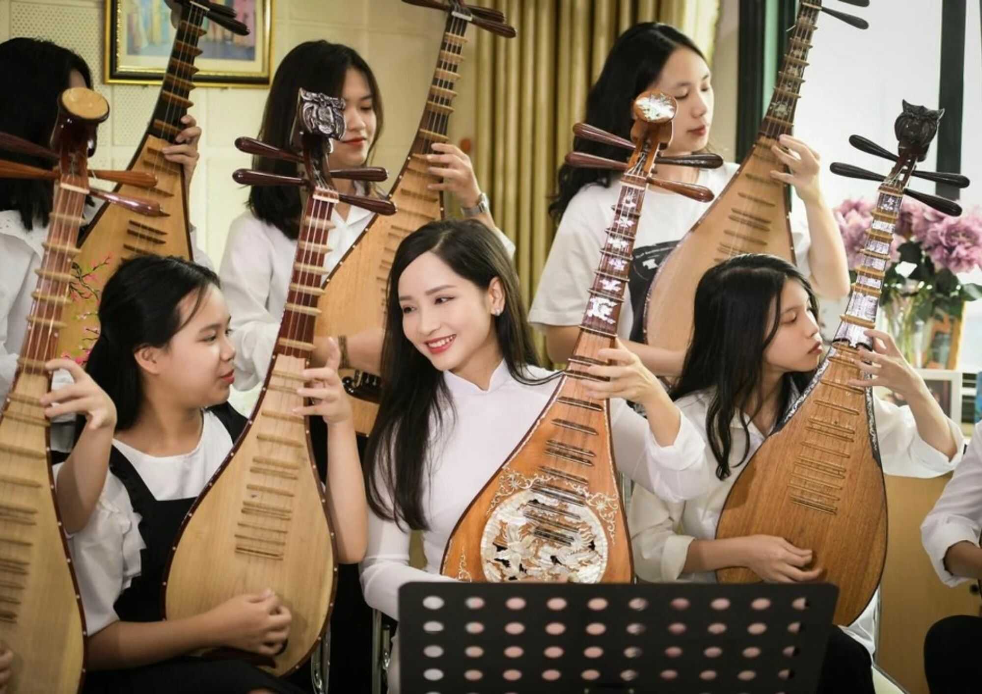 Học Đàn Tỳ Bà: Hướng Dẫn Chi Tiết Từ A Đến Z Gallery 1