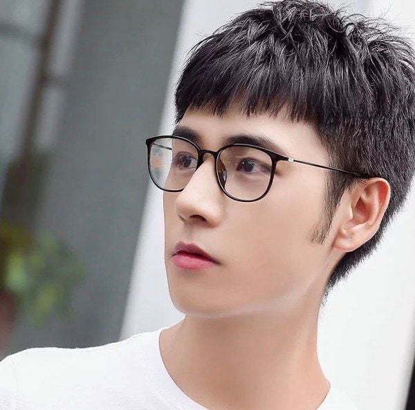 Kiểu Tóc Cho Nam Đeo Kính: Bí Quyết Tạo Nên Phong Cách Cá Tính Gallery 2