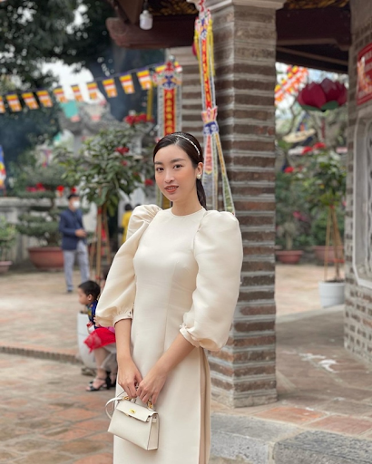 Mặc Váy Dài Đi Chùa Được Không?