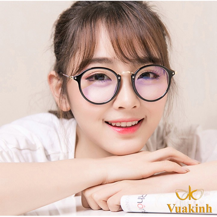 Mắt Kính Cận Gọng Tròn Nữ: Phong Cách Thời Trang Và Sắc Nét
