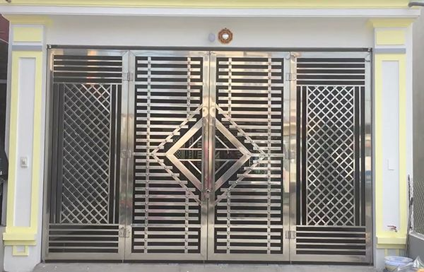 Mẫu Cửa Inox 4 Cánh Nhà Ống
