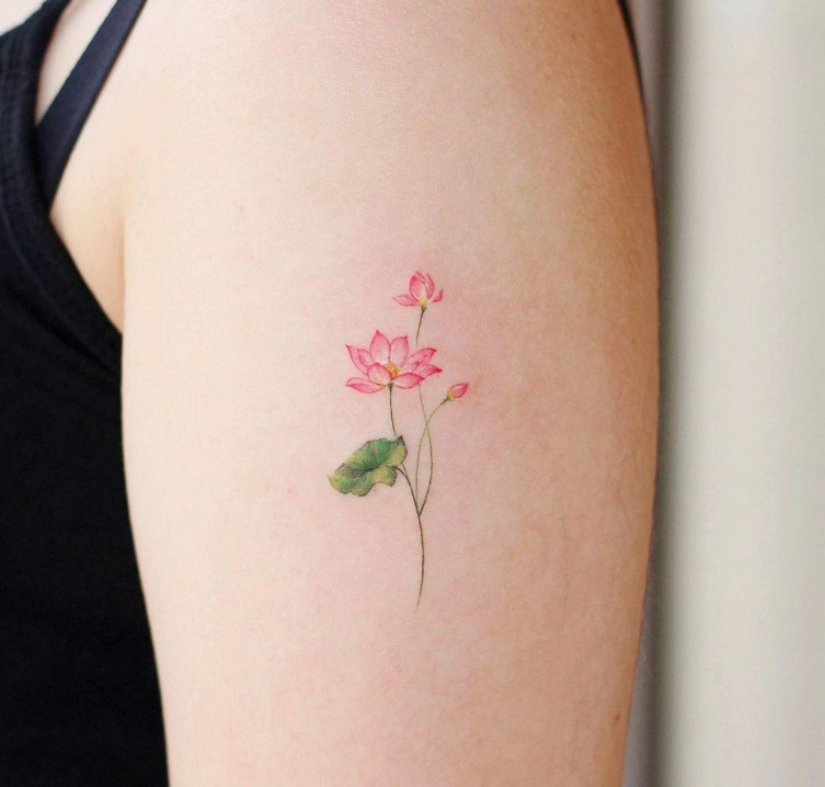 Hình Xăm Bông Sen Mini: Ý Nghĩa, Mẫu Xăm Đẹp & Địa Điểm Thực Hiện Gallery 2