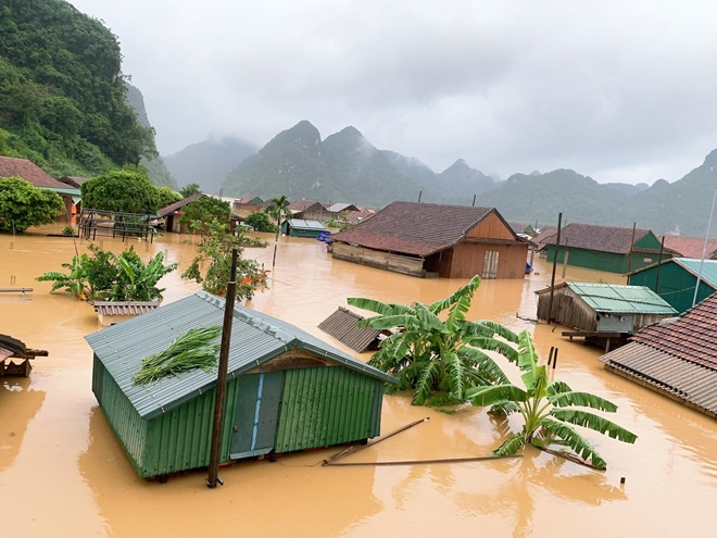 Miền Trung Lũ Lụt: Thảm Họa và Hậu Quả