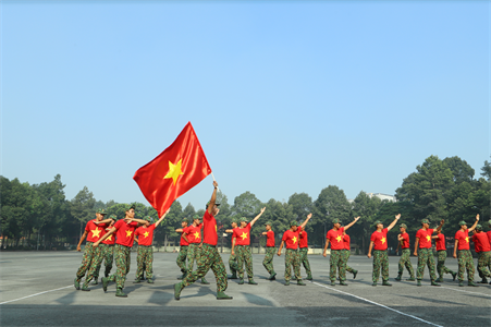 Một Mùa Xuân Nho Nhỏ Lặng Lẽ Dâng Cho Đời