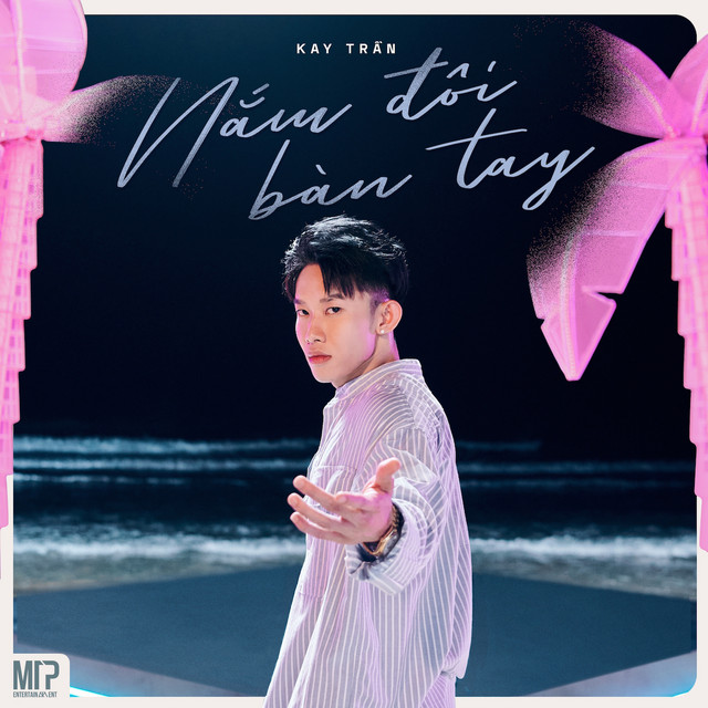 Nắm Đôi Bàn Tay