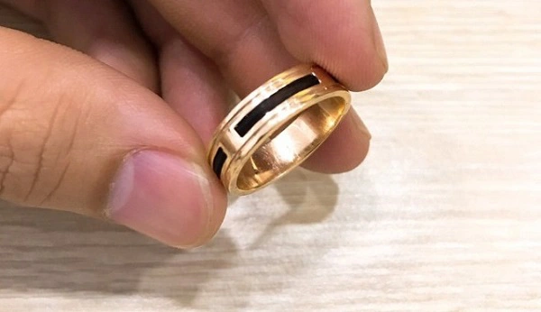Nằm mơ nhặt được nhẫn vàng đánh con gì?