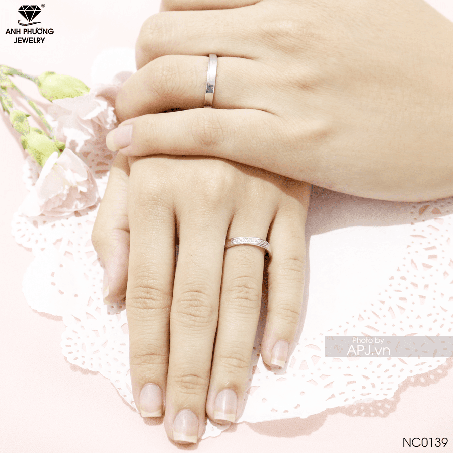Nam Tả Nữ Hữu Đeo Nhẫn