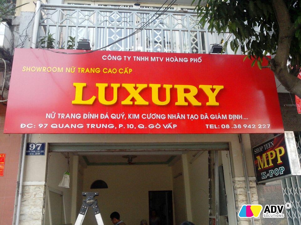 Nền Đỏ Chữ Vàng: Hướng Dẫn Thiết Kế và Ý Nghĩa