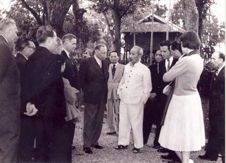 Phân tích Phong Cách Hồ Chí Minh: Lãnh Đạo Vĩ Đại Và Con Người Khiêm Tốn Gallery 2