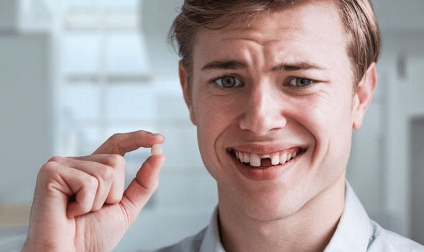 Ngủ mơ gãy răng đánh con gì?