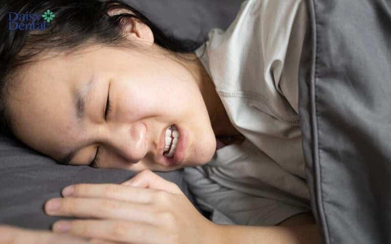 Ngủ Nghiến Răng: Giải Mã Bí Ẩn Tâm Linh