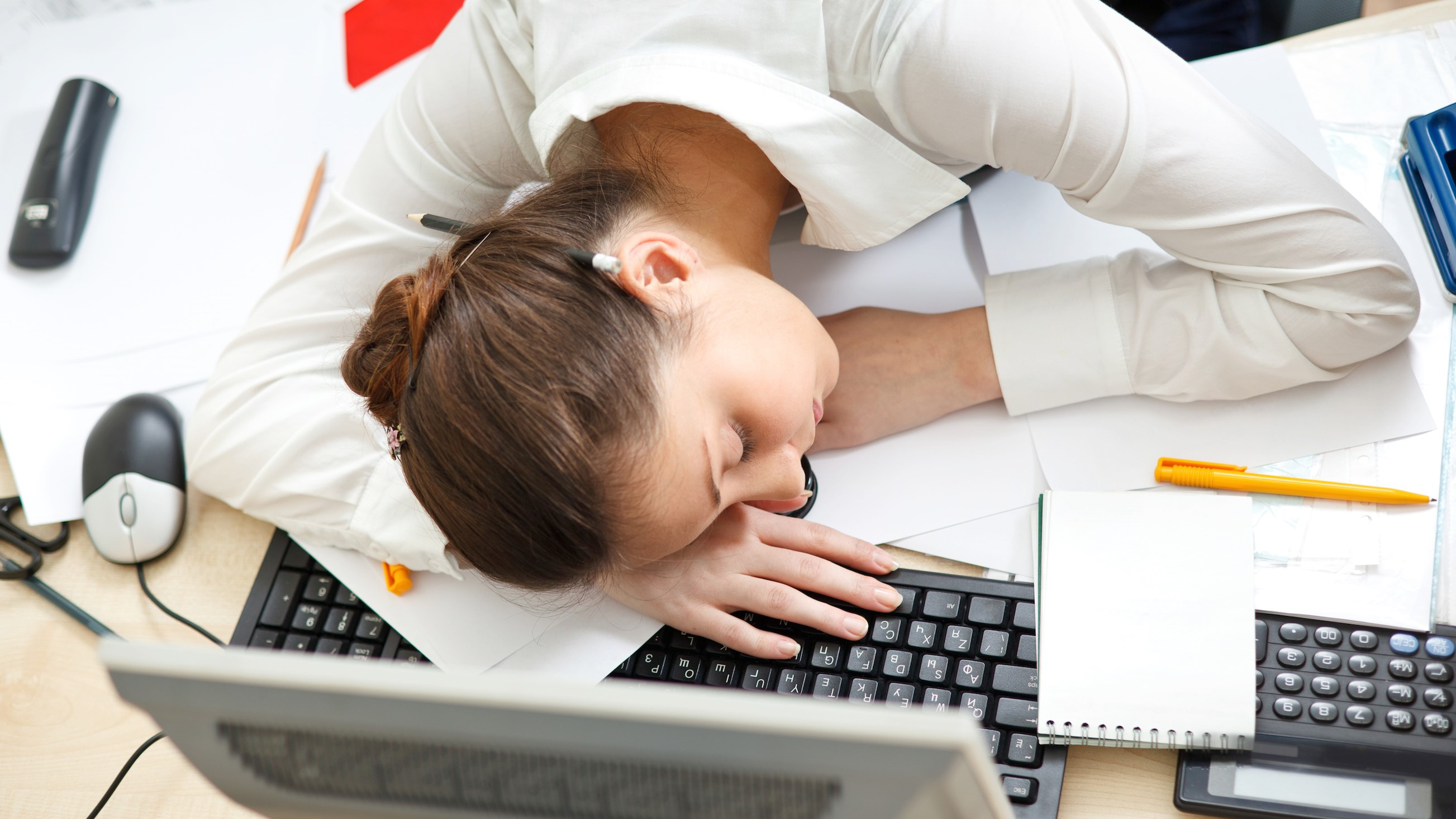 Ngủ trưa dậy tim đập nhanh: Nguyên nhân và cách khắc phục