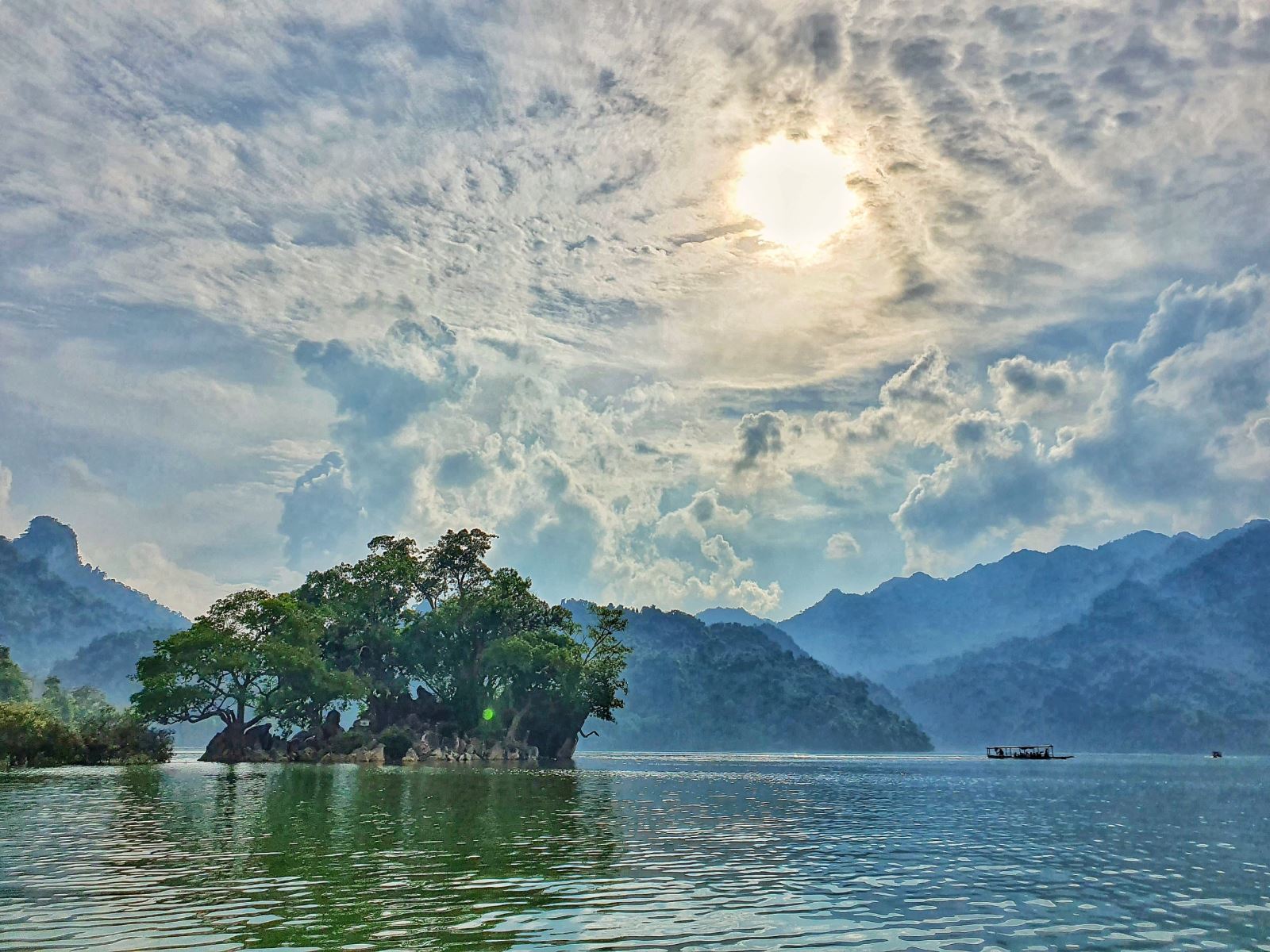 Sự tích Hồ Ba Bể: Truyền thuyết hay cổ tích? Gallery 1