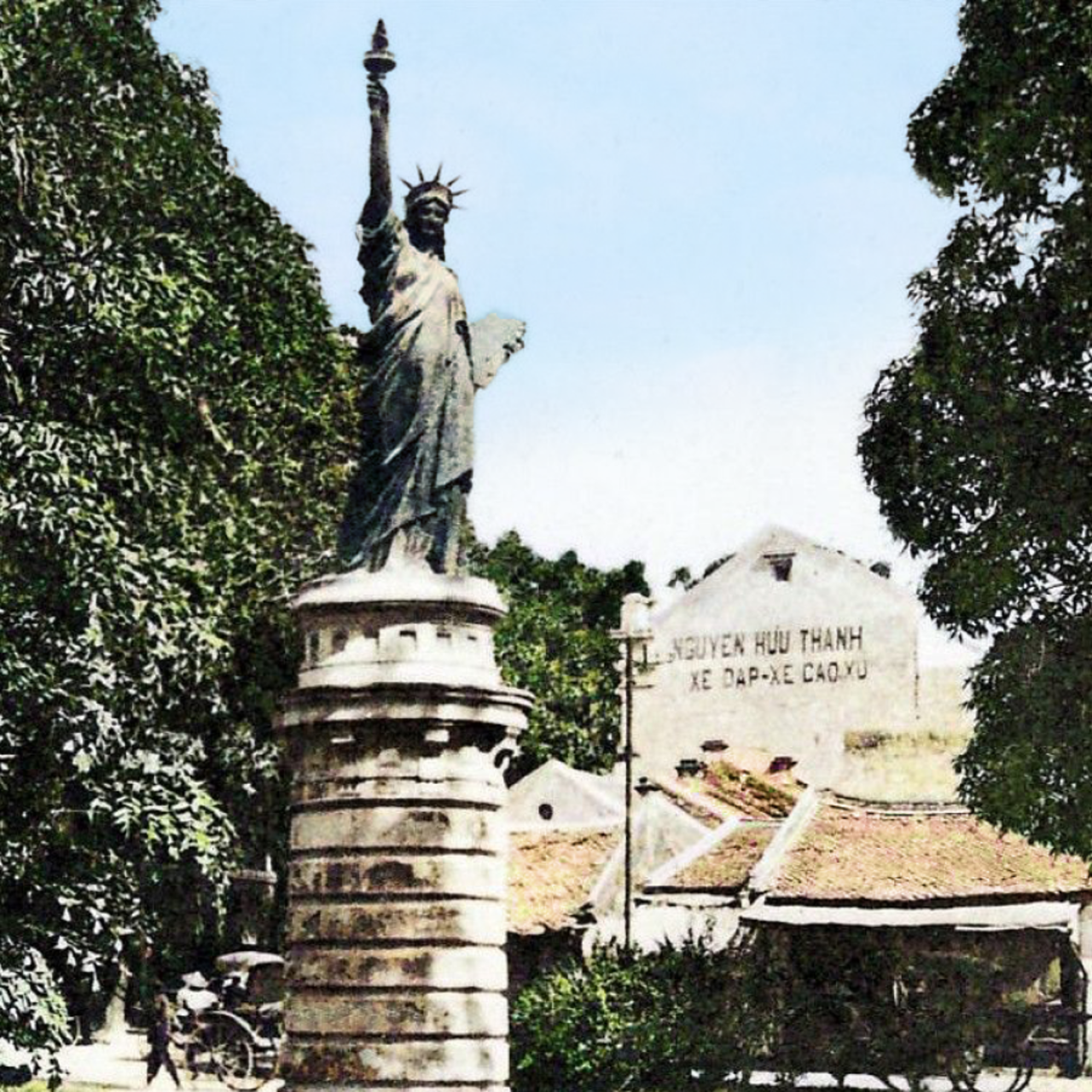 Tượng Bà Đầm Xòe Gallery 1