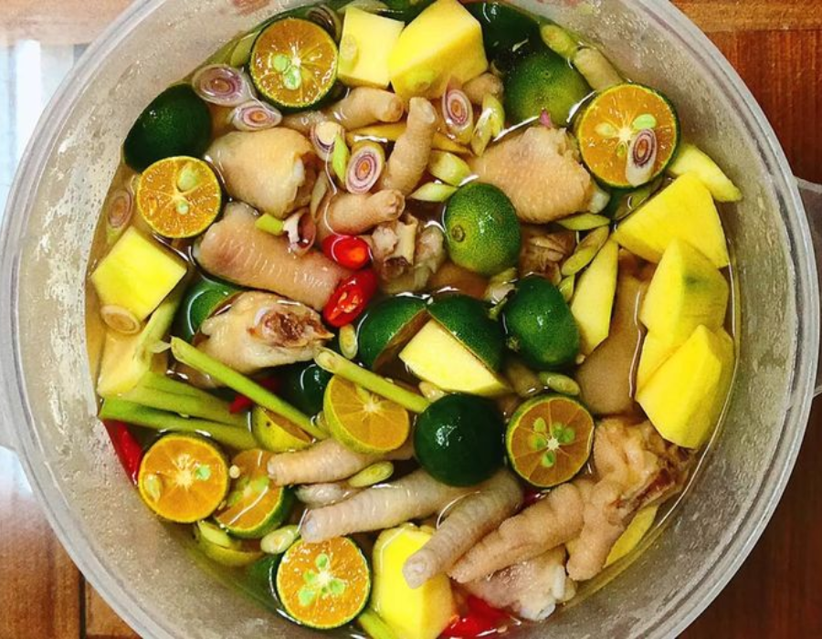 Nguyên liệu làm chân gà ngâm sả tắc